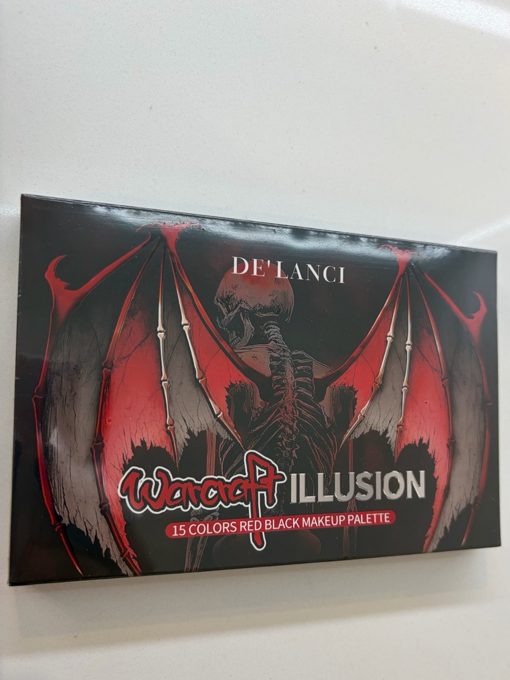 De’lanci Warcraft Illusion Red & Black Eyeshadow palette